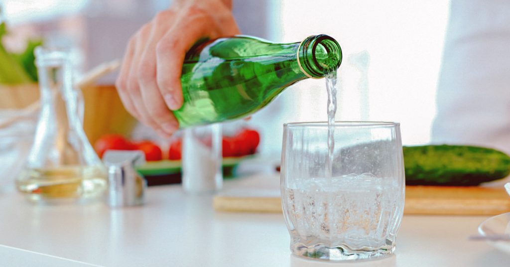 Água mineral com gás